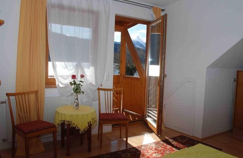 Doebriach Bed & Breakfast | Seeblickappartement - Frühstückspension Käfer