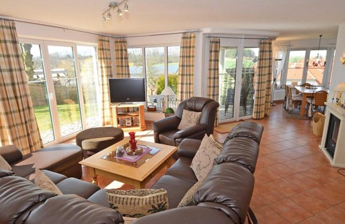 Seedorf Apartment | Seedörper Reethus mit Hafenblick, Kamin und Sauna