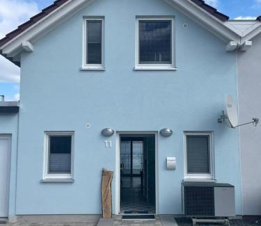 Mucheln House | Seehaus Pippa mit Sauna and Whirlpool direkt am See