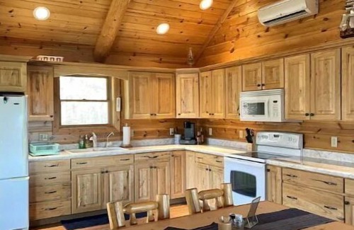 Guthrie County Cabin | Seeley Creek Cabin Getaway and Hunting Lodge