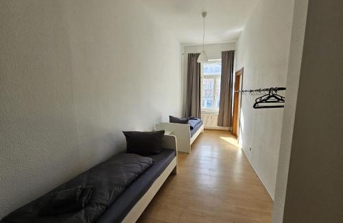 Mitte Apartment | Sehr große Unterkunft mit 6 Schlafzimmern, Küche, Bad und großem Wohnzimmer im Herzen von Leipzig