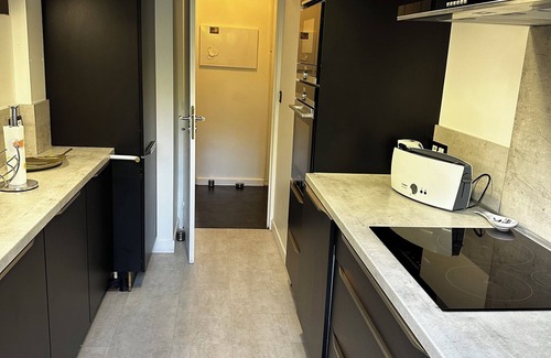 Chatou Apartment | Seine waterfront: 8min from La Défense, 15min from Paris and 20min from Stade de France