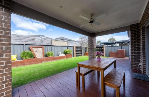 Clyde North House | Selandra Rise - 4 bedroom Private Charm