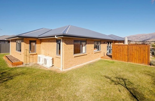 Lowburn Cottage | Seldom Inn - Cromwell Holiday Home