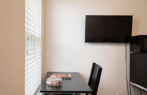 Fresno House | Select Luxurious 1 Room 1 king-sized Bed in Fresno Texas