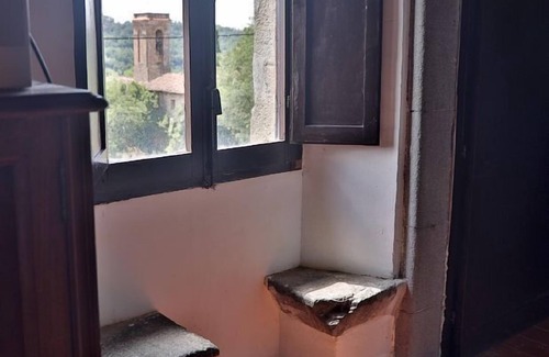 Sant Pere de Torello Cottage | Self catering Mas El Collell for 10 people