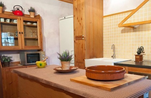 Savalla del Comtat Cottage | Self catering Cal Xavier for 12 people