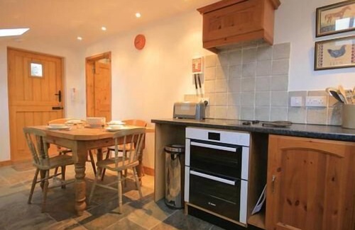 Quedgeley Cottage | Self Catering Holiday Accomodation In Fulready, South Warwickshire, England