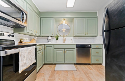 Lubbock House | Self Check-in #2 - Full Kitchen - Modern Design - Central