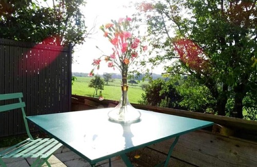 Plombieres-les-Bains Apartment | Self-contained apartment - green landscape (pets welcome)