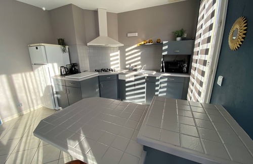 La Heuniere House | Self-contained 5-person apartment key box garden terrace children's play area 27950