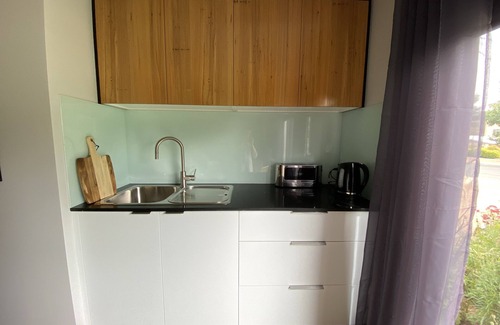 Yarrawonga House | Self contained accom near lake; pool, spa, deck + bbq