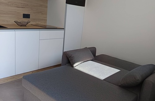 Mouroux Apartment | Self-contained accommodation with outdoor area near various parks