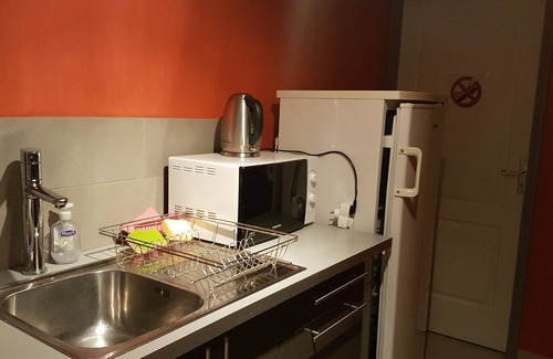 Gemozac House | self-contained apartment, sleeps 4 Breakfast and lunch available