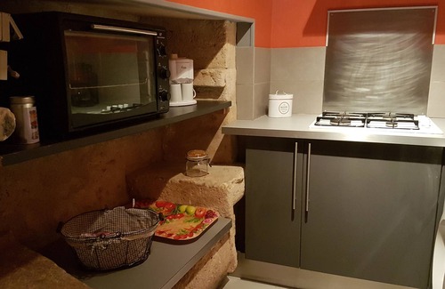 Gemozac House | self-contained apartment, sleeps 4 Breakfast and lunch available