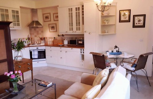 Dorking Apartment | Self-contained flat in rural setting