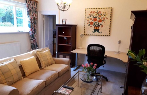 Dorking Apartment | Self-contained flat in rural setting