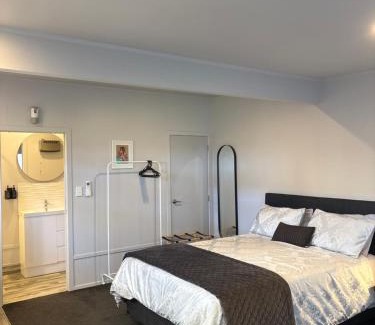 Twyford House | Self Contained gem in the country, near to town