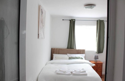 Eltham West House | Self-contained guest suite