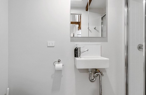 Devonport Apartment | Self Contained Loft Apartment in CBD