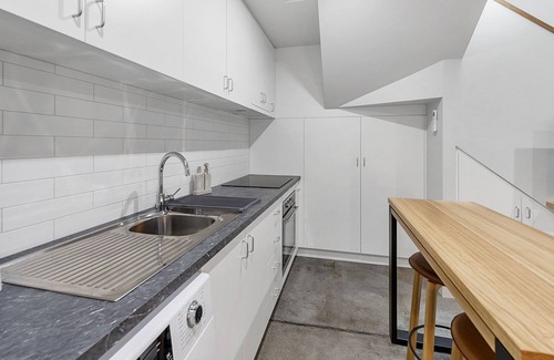 Devonport Apartment | Self Contained Loft Apartment in CBD