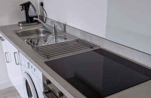 Dunfermline Apartment | Self-contained luxurious feel apartment: Rose Crescent
