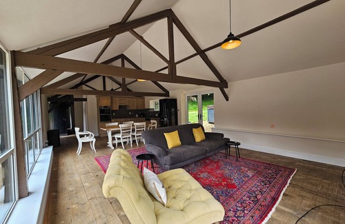 Burcombe Cottage | Self Contained Open Plan Cottage - Hot Tub and Pool. 2 Bedroom/Ensuite Bathrooms