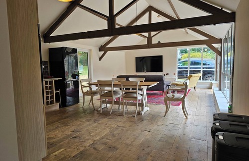 Burcombe Cottage | Self Contained Open Plan Cottage - Hot Tub and Pool. 2 Bedroom/Ensuite Bathrooms