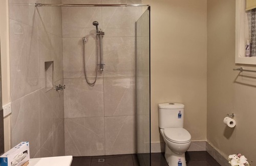 Claude Road Bed & Breakfast | Self Contained Studio