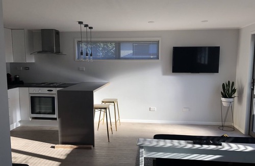 Taradale Apartment | Self contained Studio walking distance to Mission Estate