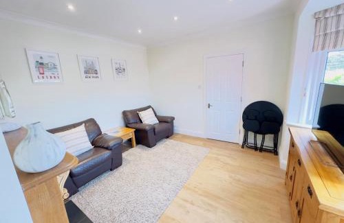 Sutton West Apartment | Self-contained Suite inside the House