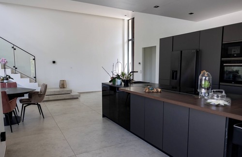Montferrat House | Selha luxury house Montferrat magnificent lake view + infinity pool 180m2