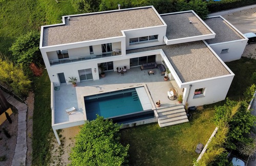 Montferrat House | Selha luxury house Montferrat magnificent lake view + infinity pool 180m2