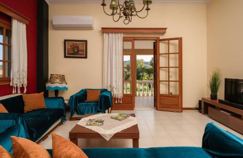 Pigadhakia House | Selini Suite 2nd floor Panoramic Vineyard Views