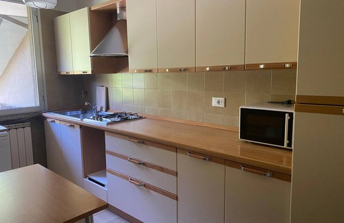 Susello Apartment | Selva 1 lake view apartment in Ghiffa with pool