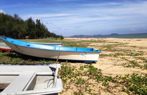 Kampung Sura Masjid Hotel | Semarak Beach Inn