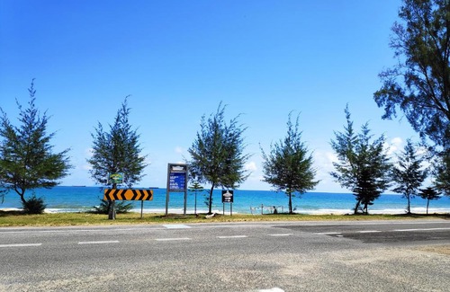 Kampung Sura Masjid Hotel | Semarak Beach Inn