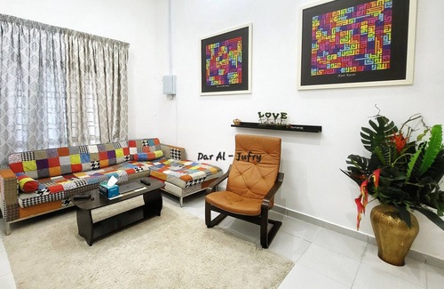 Kampung Bukit Rangin House | SEMI D 4-bedroom house with AC, WiFi & Netflix