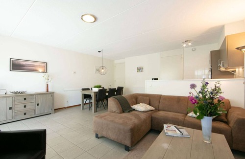 Rheezerveen House | Semi-detached house with a dishwasher