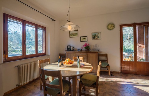 Lucignano House | Semi-detached house with stunning pool and large garden in Lucignano