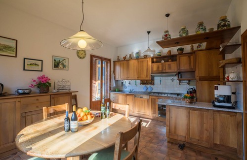 Lucignano House | Semi-detached house with stunning pool and large garden in Lucignano