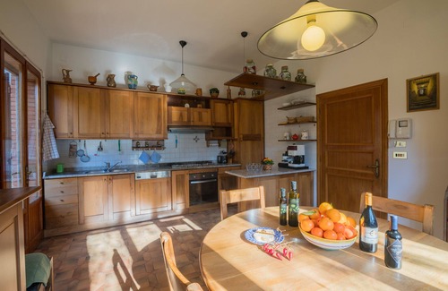 Lucignano House | Semi-detached house with stunning pool and large garden in Lucignano