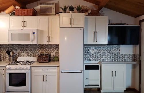 Blind Bay Cottage | Semi-Waterfront Cottage, w/beach & dock access & buoy, West View, Pet Friendly