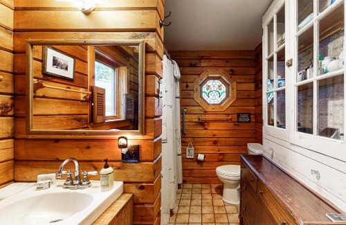 Valois House | Seneca Lake Log Cabin