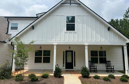 Senoia House | Senoia Luxury Country Home with Master on the Main