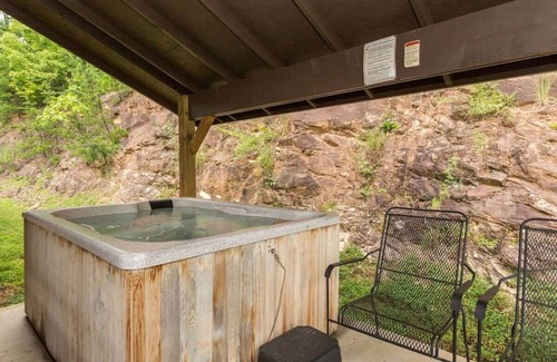 Gatlinburg - Pigeon Forge Cabin | Sensational Views GSMNP/Near DwTn Gatlinburg