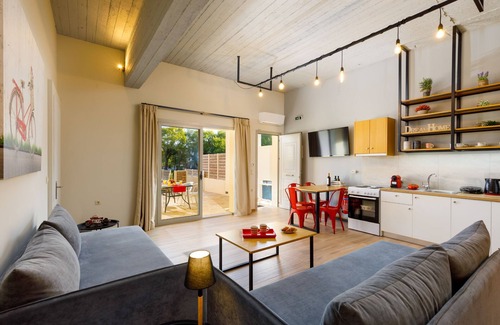 Dassia Apartment | Senses Suite Ena: Luxury, renovated Apartment in Corfu