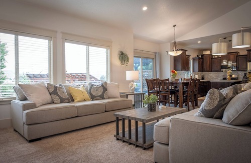 Daniel House | Sep- Buy 3 get 4th free - 25 from Park City- Hot tub, Theater Room, Sleeps 16