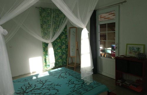Lamentin House | Separate bedroom with tropical shower