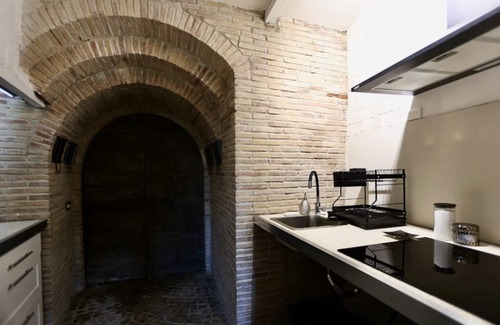 Lake Bracciano House | Septà - Pittoresca Casa Vacanze nel Centro Storico Vista Lago, Piccolo Giardino